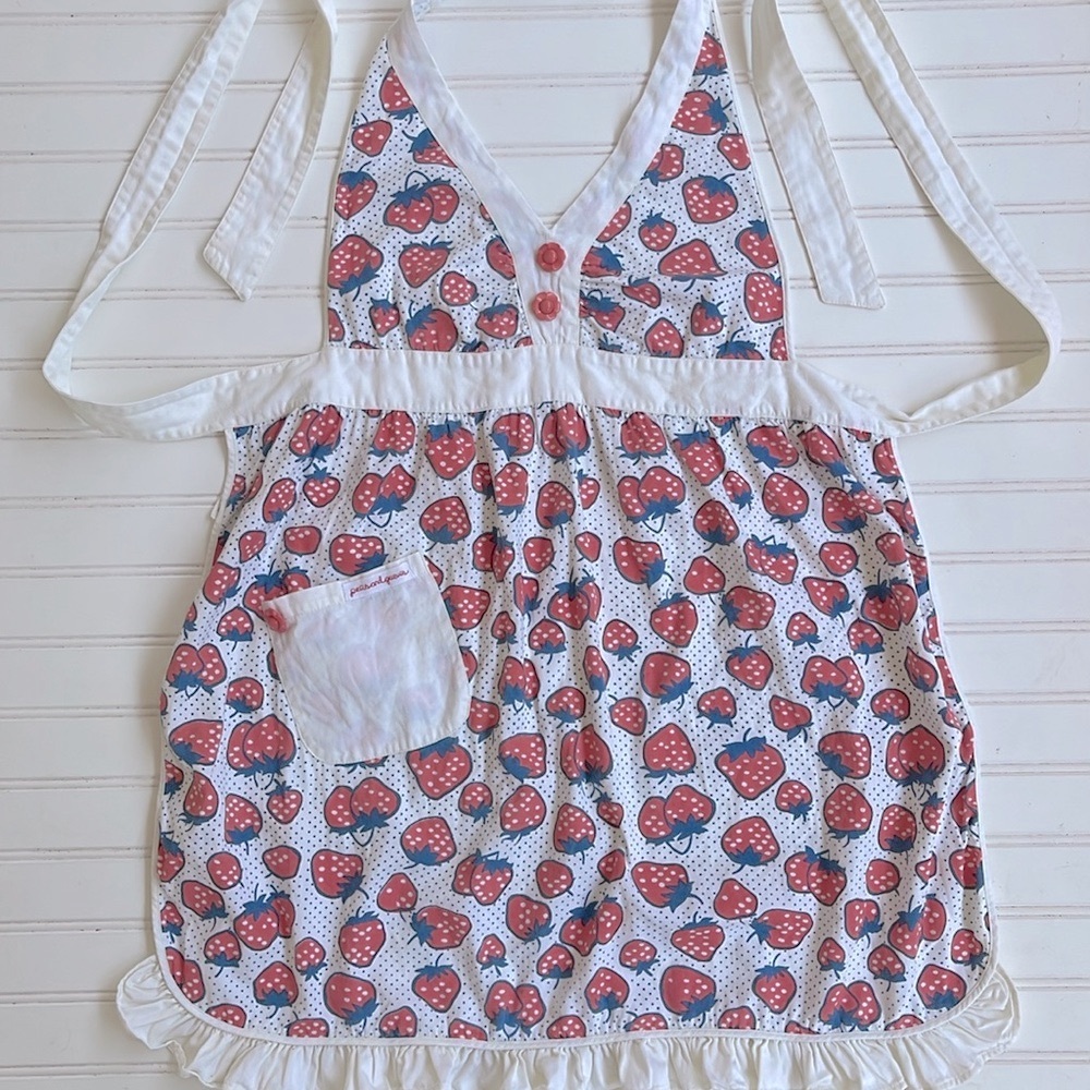 PEAS AND QUEUES EUC Strawberry Print Cottagecore Apron